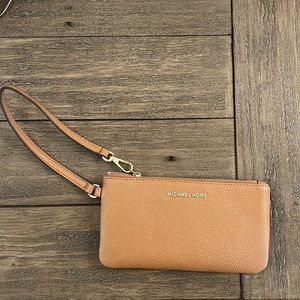 Michael Kors LIKE NEW clutch - brown!